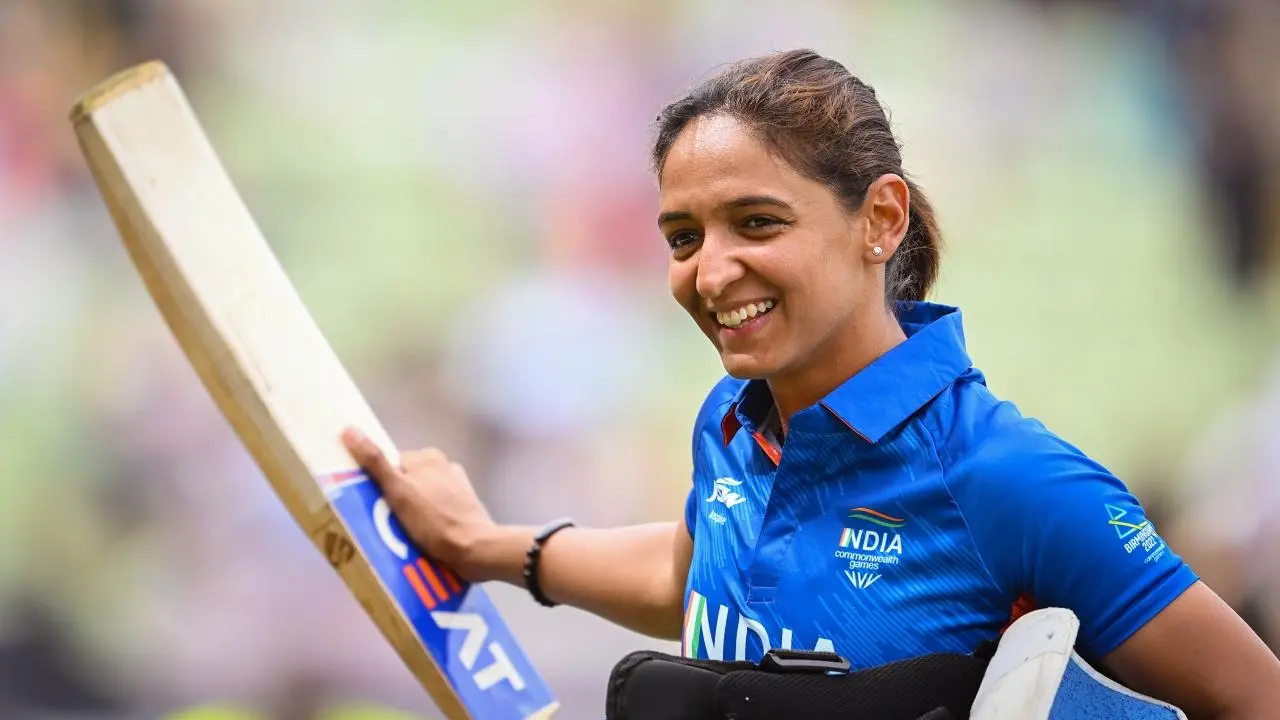 What is Harmanpreet Kaur's salary?
