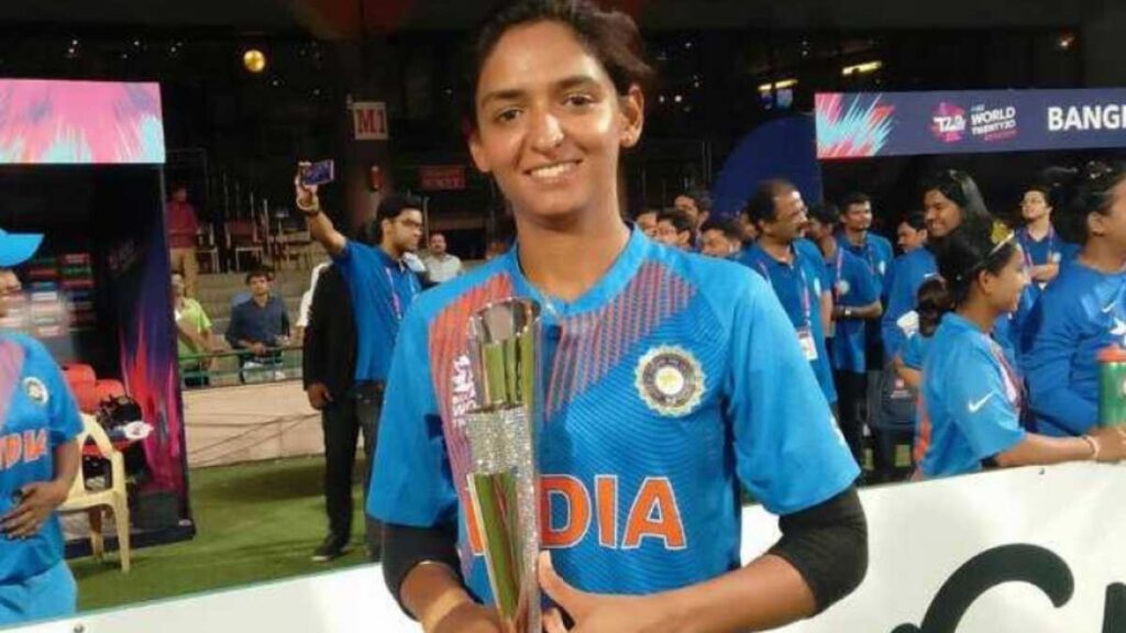 What is Harmanpreet Kaur's salary?